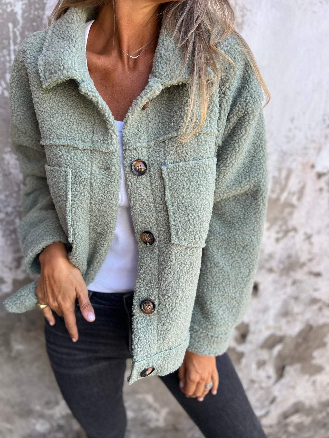 Clara | Croppad jacka med varma slag för kvinnor