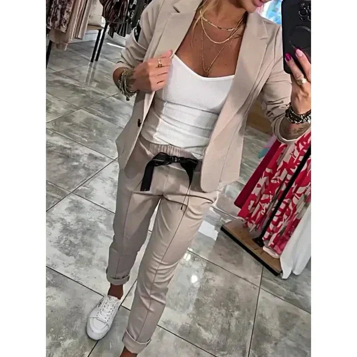 Arielle | Avslappnat set med öppen blazer och avsmalnande joggers
