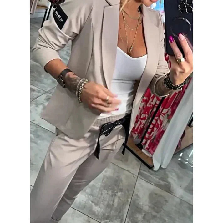Arielle | Avslappnat set med öppen blazer och avsmalnande joggers