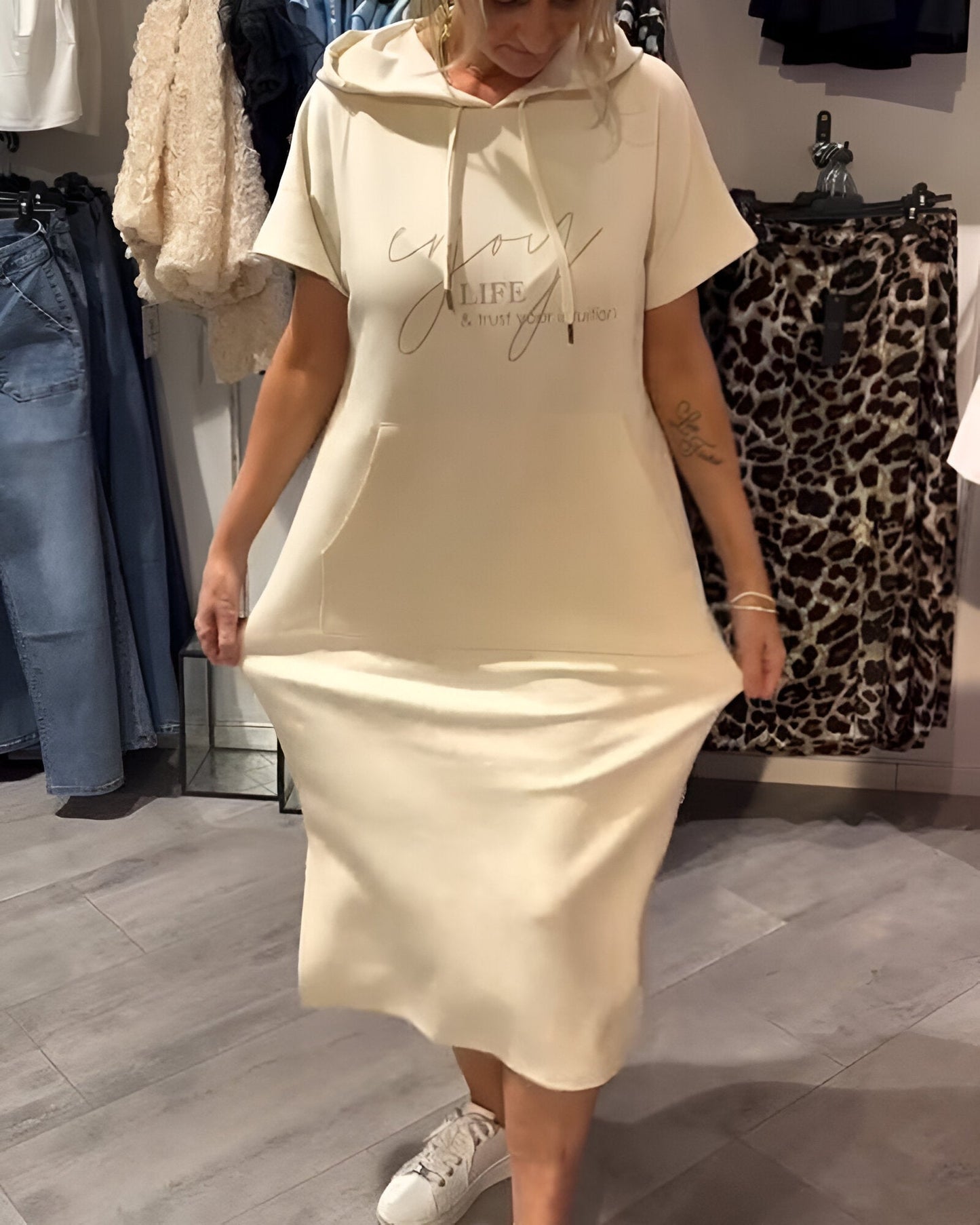 Hilda | Chic streetwear-hoodieklänning med dragskohuva