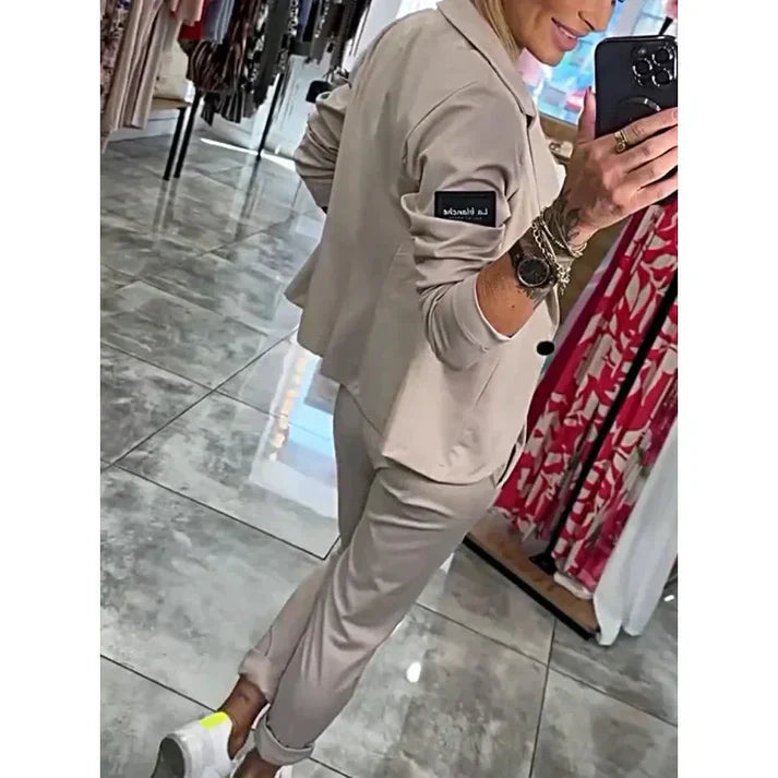 Arielle | Avslappnat set med öppen blazer och avsmalnande joggers