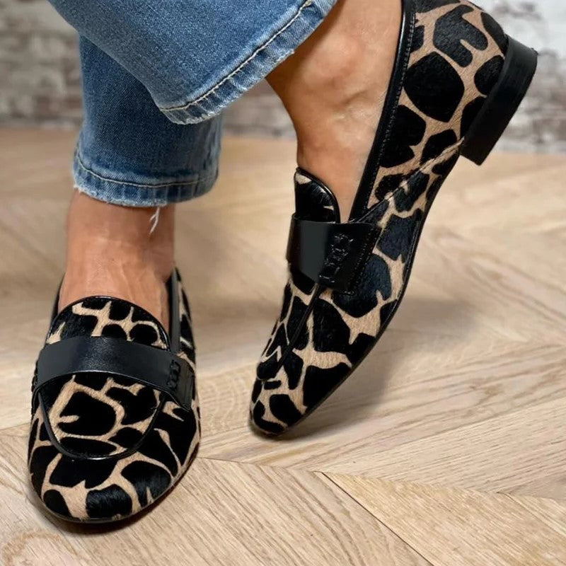 Agda | Tryckta loafers med kontrasterande detaljer