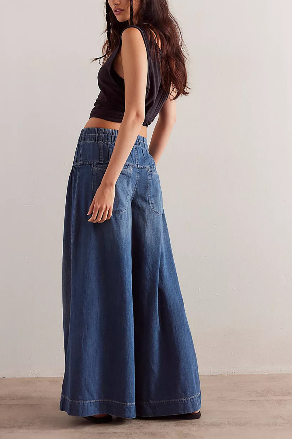 Liv | Löst sittande jeans i denimtyg med vida ben