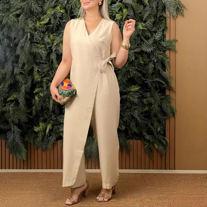 Ebba | Enfärgad casual jumpsuit med V-ringning och midjeband