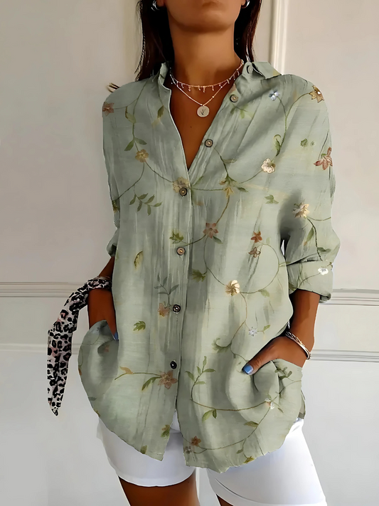 Elise  | Knappblus: Avslappnad passform och feminin stil