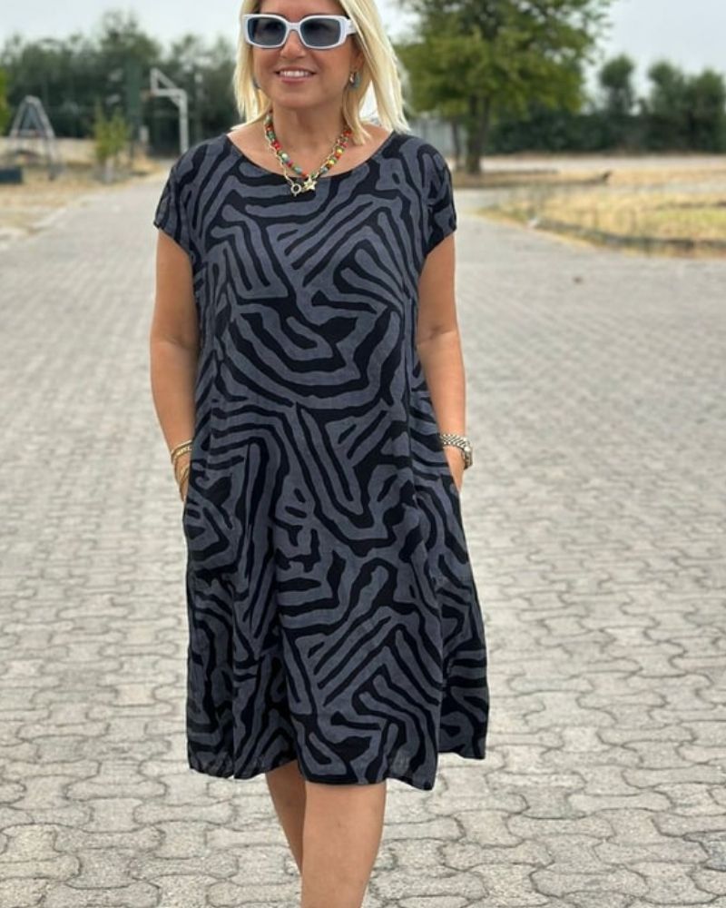 Teresia | Midiklänning med räfflat mönster och fickor i sidsömmen