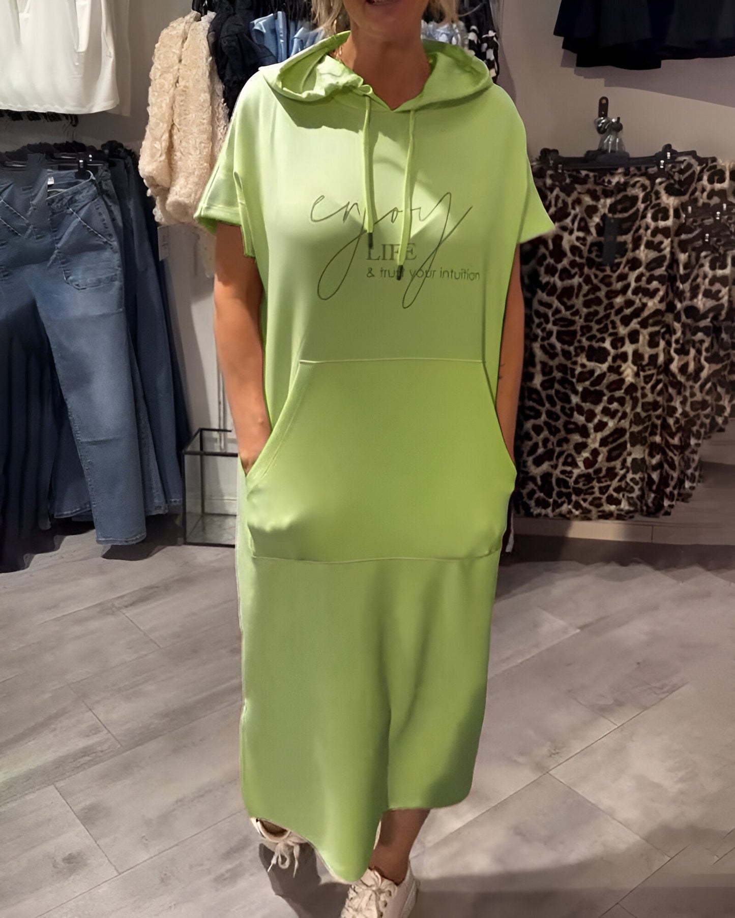 Hilda | Chic streetwear-hoodieklänning med dragskohuva