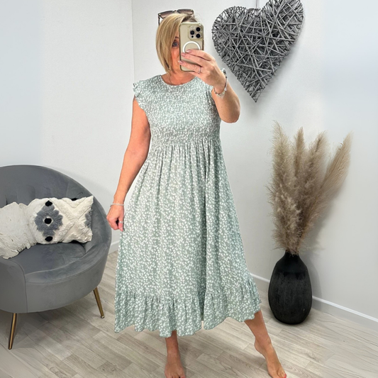 Dagny | Blommig midiklänning med volangärmar och empireliv