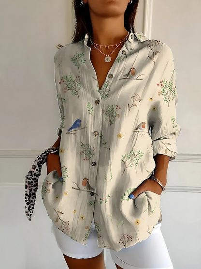 Elise  | Knappblus: Avslappnad passform och feminin stil