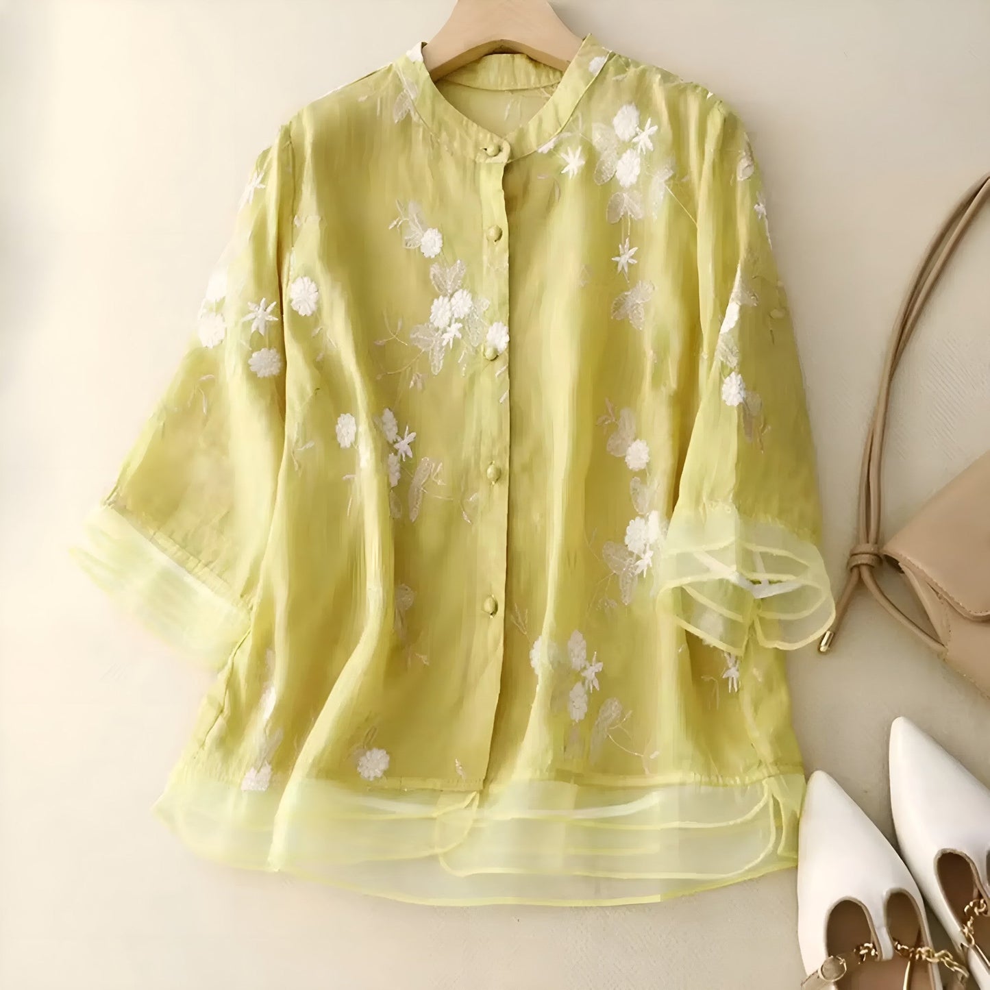 Livia | Luftig Chiffonblus med Halvlånga Ärmar