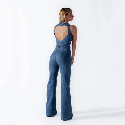 Kirsten | Trendig jumpsuit i denim med hjärtformad utskärning
