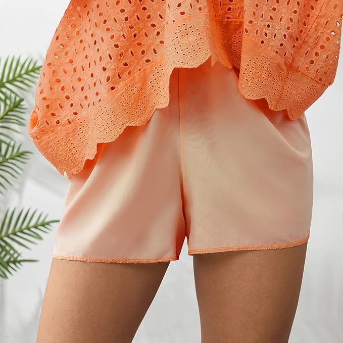 Tea | Miniklänning i bomull med delikat broderie anglaise och insydda shorts
