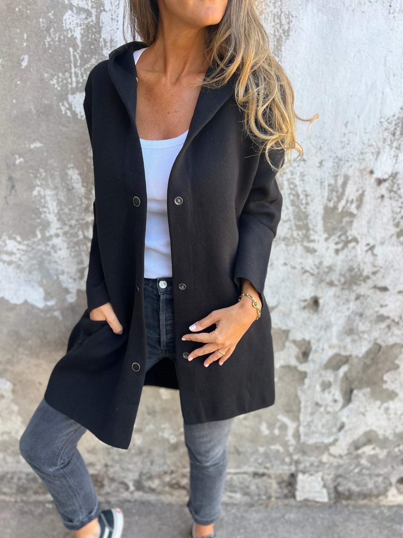 Bella | Casual enkelknäppt jacka med huva