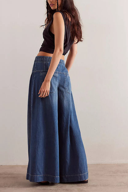 Liv | Löst sittande jeans i denimtyg med vida ben