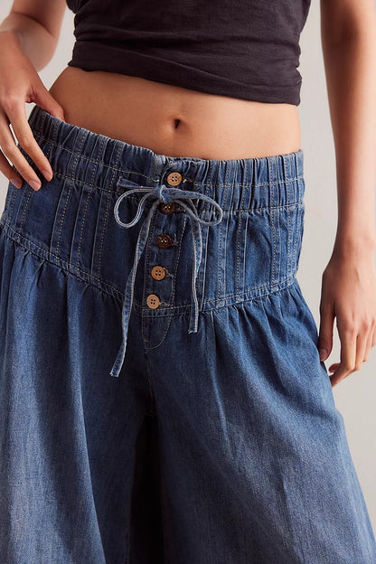 Liv | Löst sittande jeans i denimtyg med vida ben