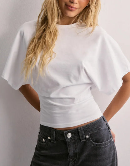 Vera | Chic boxig crop-topp med formad fåll